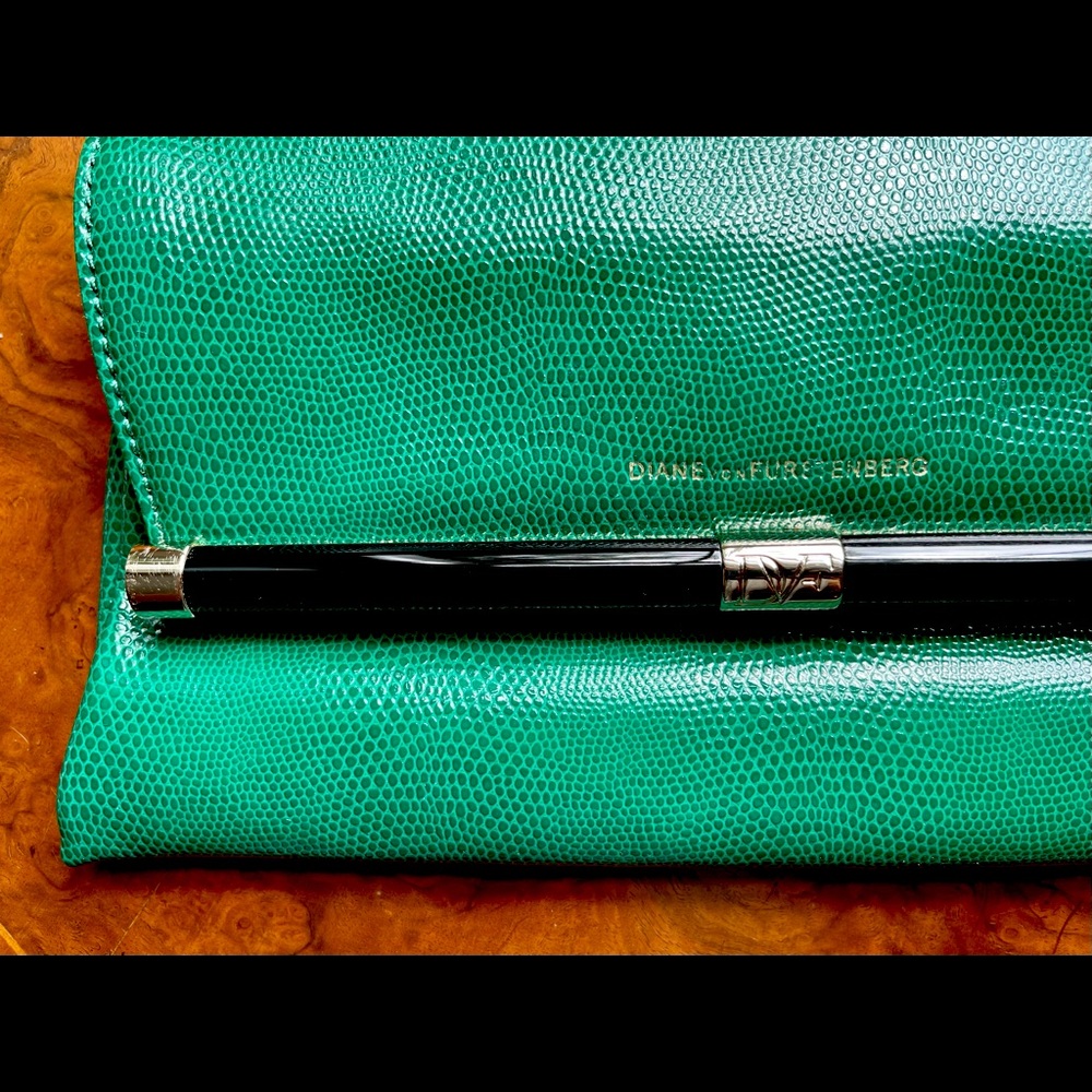 DVF clutch